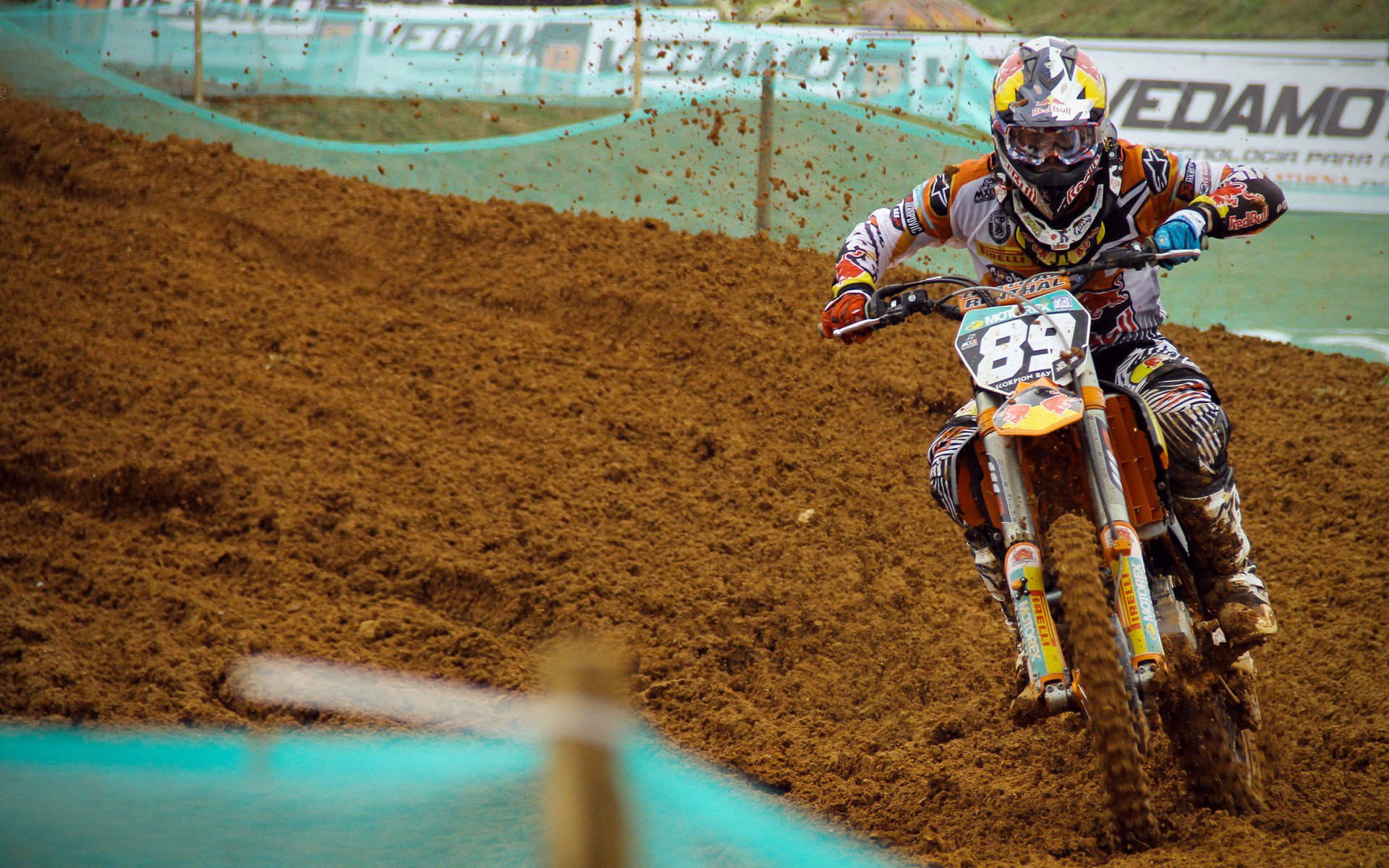 萨拉赫连续二十场比赛得分超过比赛规则变更，篮网不断突破！引发球迷热议